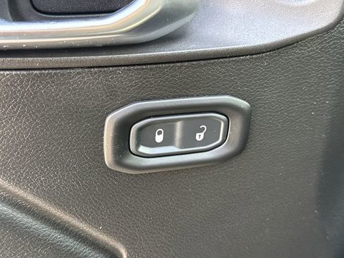 Used 2023 Jeep Wrangler Sport S image 21