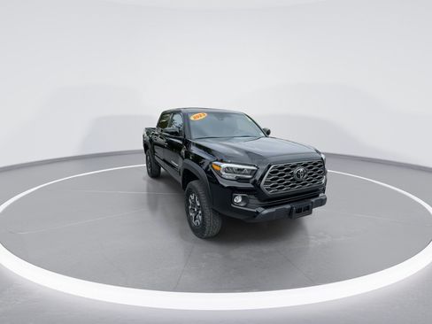 Used 2023 Toyota Tacoma TRD Off-Road w/ Technology Package AWD/4WD image 3