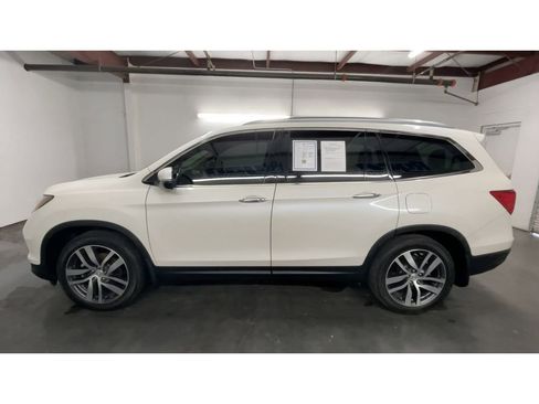Used 2017 Honda Pilot Touring image 5