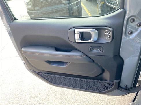 Used 2022 Jeep Gladiator Mojave w/ LED Lighting Group AWD/4WD image 23