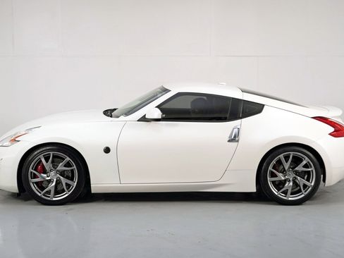 Used 2014 Nissan 370Z Touring w/ Sport Package image 38