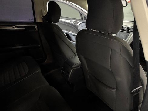 Used 2018 Ford Fusion SE w/ Fusion SE Technology Package image 47