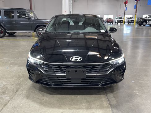 Used 2025 Hyundai Elantra SEL FWD image 8