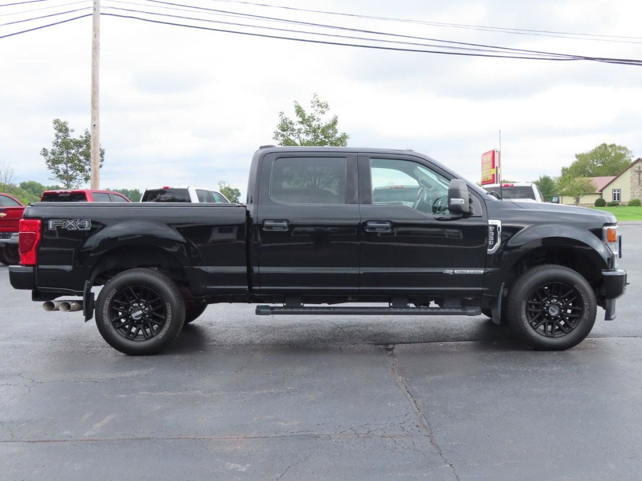 Used 2022 Ford F350 XLT w/ Black Appearance Package AWD/4WD image 4