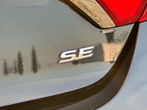 Used 2017 Toyota Camry image 25