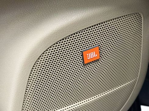 Used 2012 Toyota Highlander Limited w/ Tow Pkg image 16