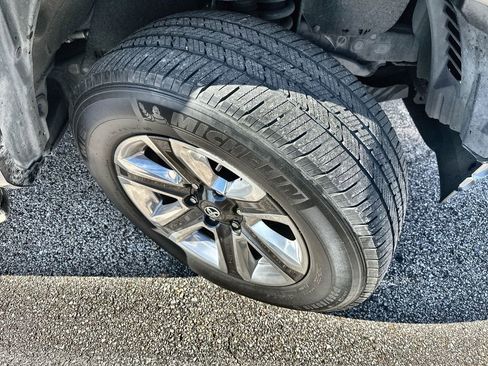 Used 2018 Toyota Tacoma Limited image 12