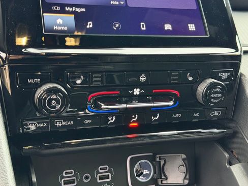 New 2025 Jeep Grand Cherokee L Laredo image 20