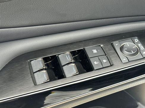 Used 2025 Lexus ES 300h w/ Accessory Package (Z2) FWD image 13