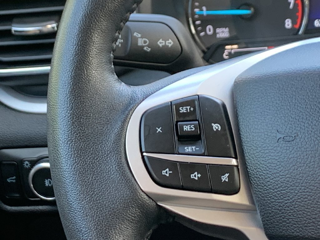 Used 2024 Ford Explorer XLT w/ Equipment Group 202A RWD image 22