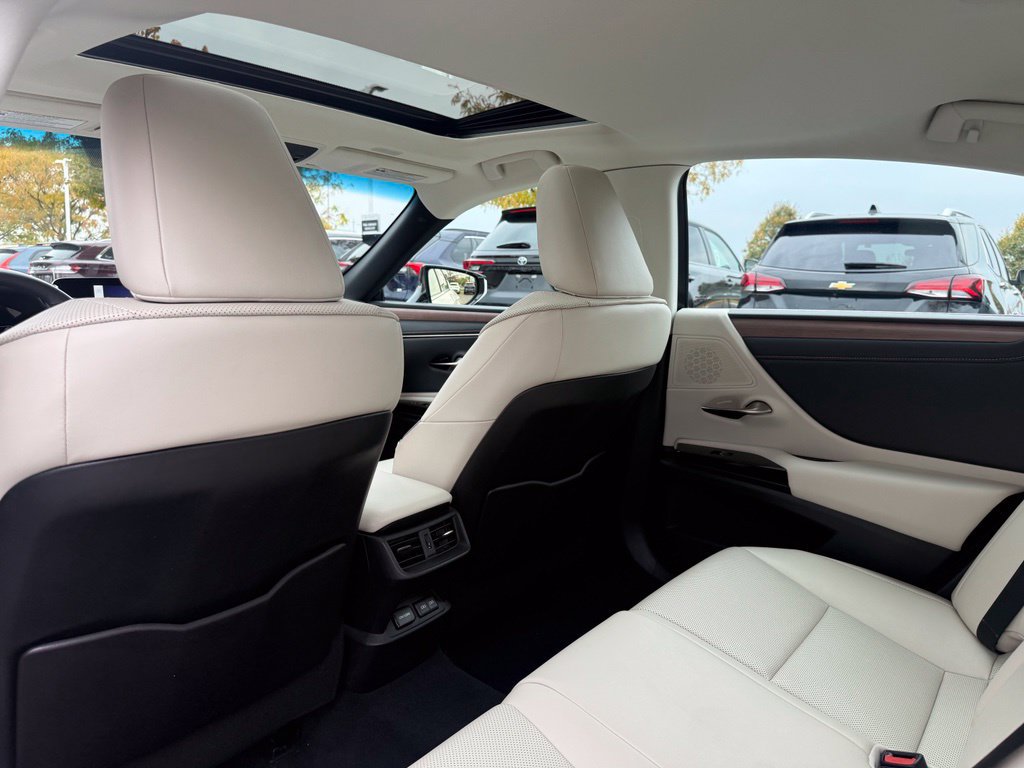 Used 2023 Lexus ES 350 w/ Premium Package FWD image 17