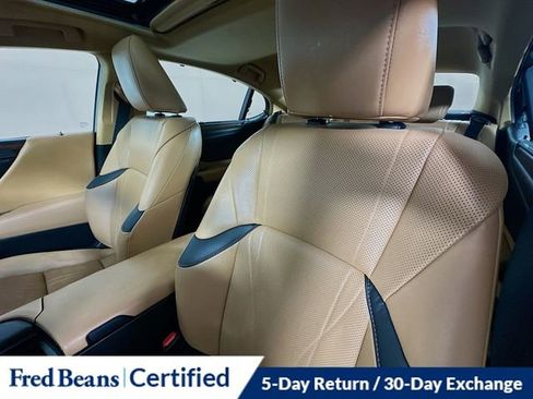 Used 2022 Lexus ES 300h Ultra Luxury image 22