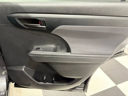 Used 2024 Toyota Highlander LE image 22