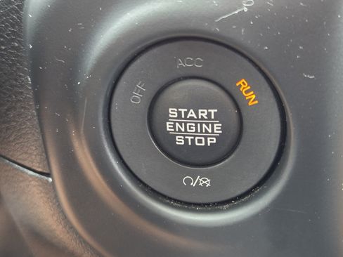 Used 2018 Jeep Wrangler Unlimited Sahara AWD/4WD image 19