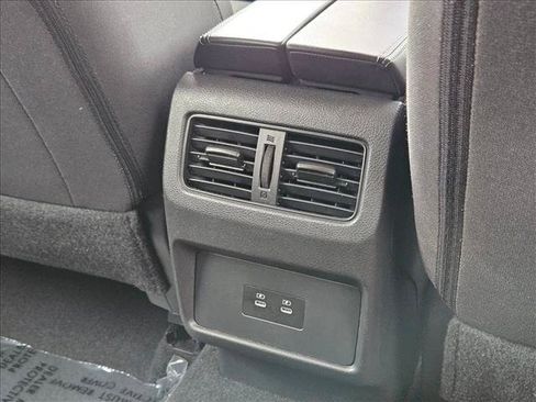 Used 2025 Nissan Rogue SV AWD/4WD image 23