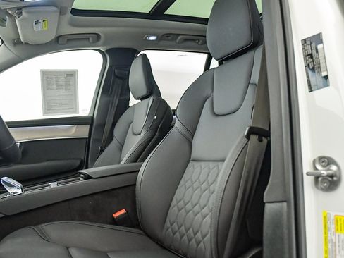 Certified 2025 Volvo XC90 T8 Plus w/ Protection Package Premier image 22