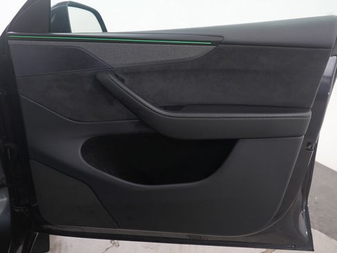 Used 2026 Tesla Model Y AWD image 13