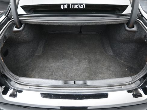 Used 2018 Dodge Charger SXT w/ Blacktop Package RWD image 7