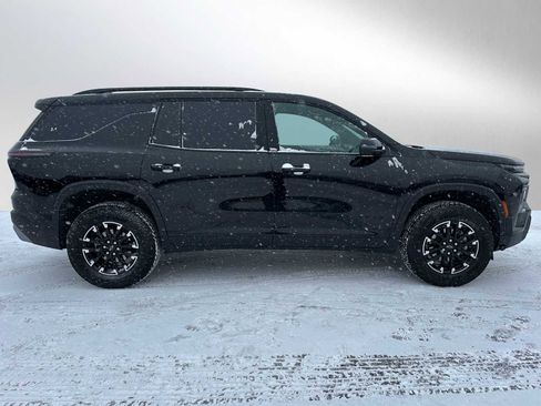 Used 2025 Chevrolet Traverse Z71 image 2