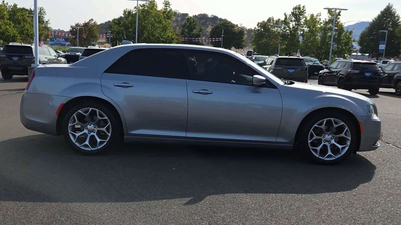 Used 2018 Chrysler 300 S w/ 300S Premium Group 2 RWD image 9