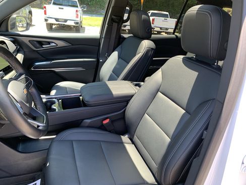 Used 2025 Chevrolet Traverse LT w/ Sun and Wheel Package FWD image 20