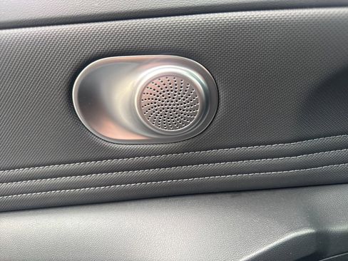 Used 2025 Hyundai Elantra SEL image 32