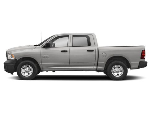 Used 2018 RAM 1500 Express w/ Express Value Package AWD/4WD image 3