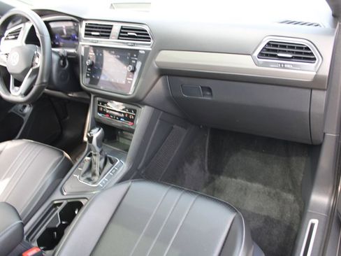 Used 2024 Volkswagen Tiguan SE R-Line image 27