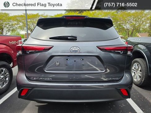 Certified 2025 Toyota Highlander XLE image 5