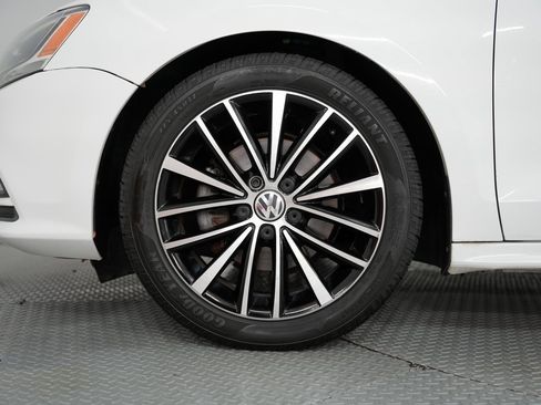 Used 2016 Volkswagen Jetta Sport image 56