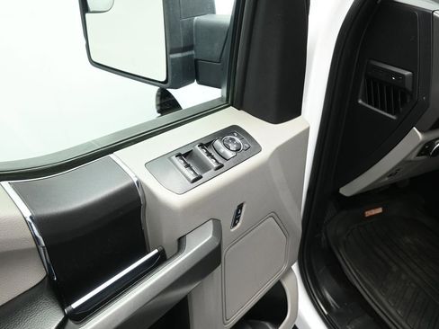 Used 2017 Ford F150 XLT image 9