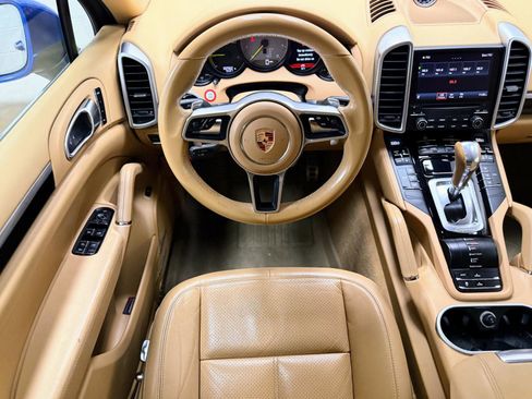 Used 2017 Porsche Cayenne S image 2