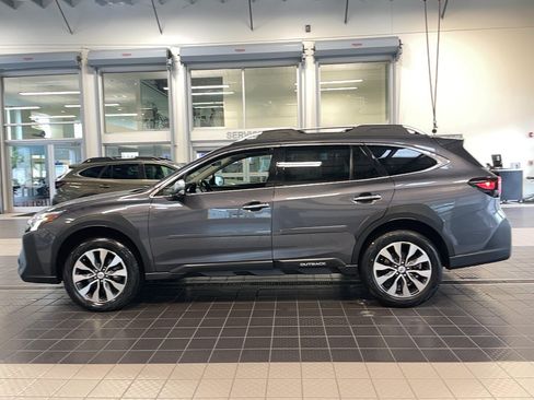Used 2025 Subaru Outback Touring AWD/4WD image 4