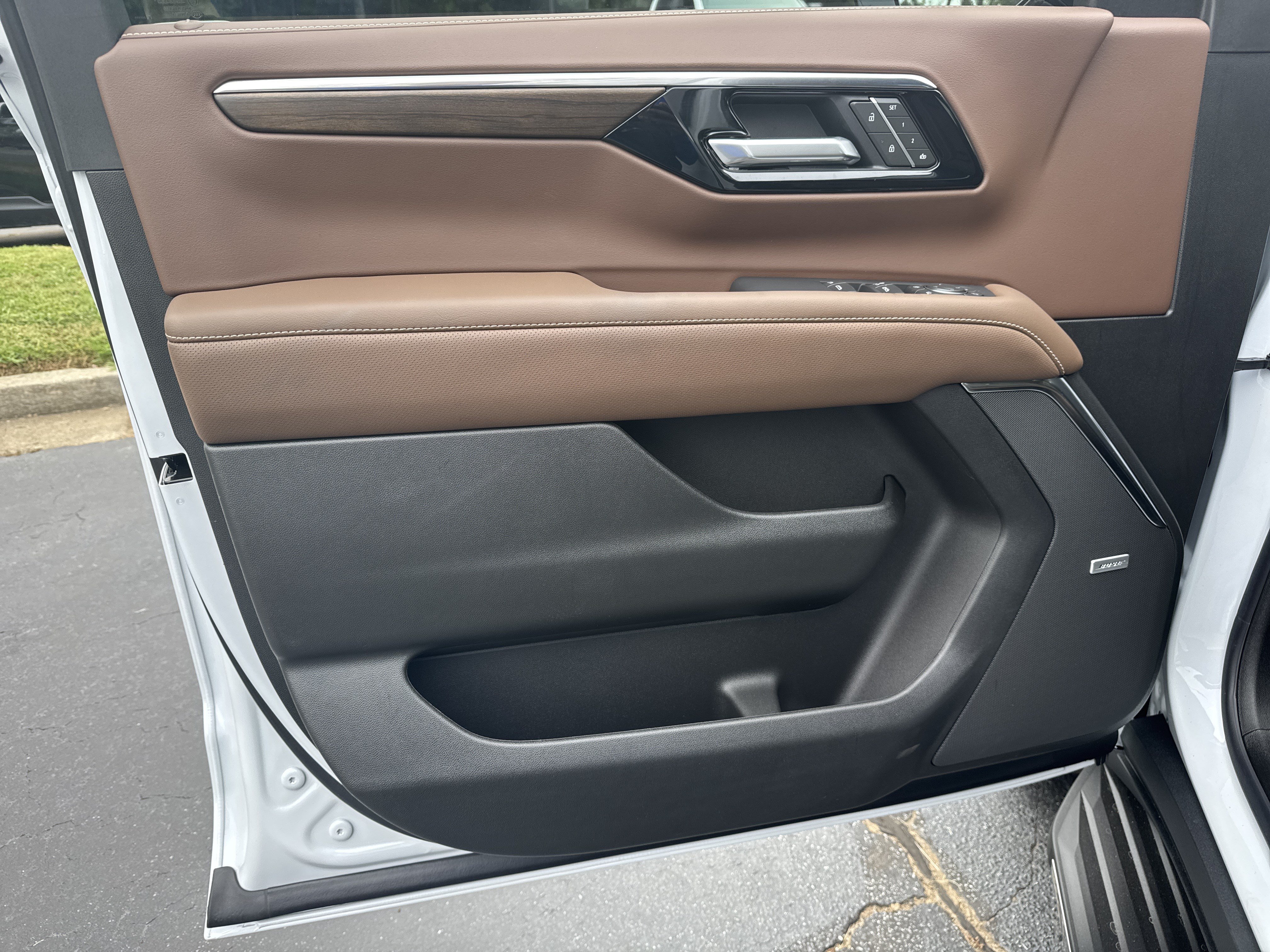 New 2026 Chevrolet Tahoe High Country w/ Sun And Tow Package AWD/4WD image 10