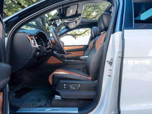 Used 2023 Bentley Bentayga image 21