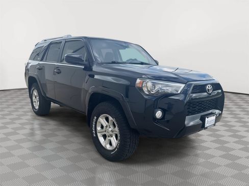 Used 2018 Toyota 4Runner SR5 AWD/4WD image 3