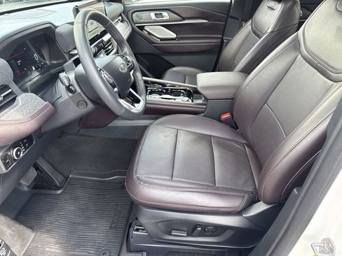 Used 2025 Ford Explorer Platinum image 9