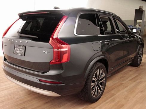 Used 2022 Volvo XC90 T6 Momentum w/ Advanced Package image 5