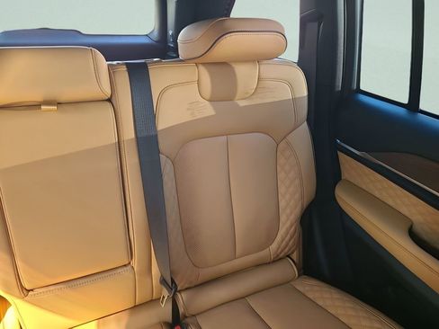 Used 2025 Jeep Grand Cherokee Summit image 6