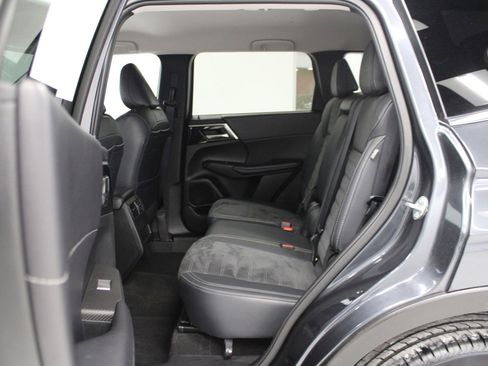 Used 2024 Mitsubishi Outlander SE image 36