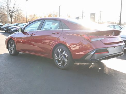 Used 2024 Hyundai Elantra SEL w/ Convenience Package image 5