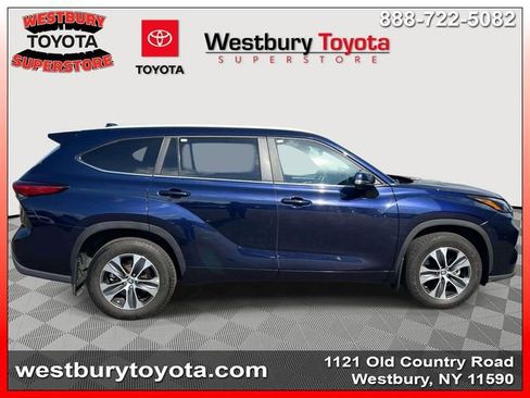 Used 2023 Toyota Highlander XLE AWD/4WD image 5