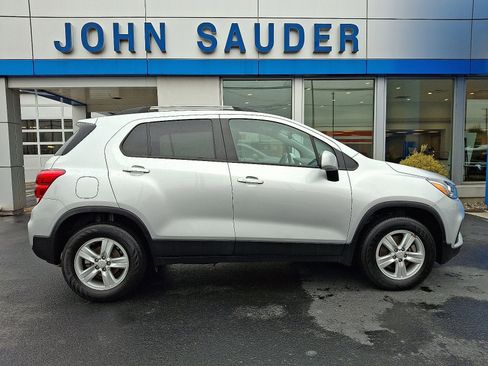 Used 2022 Chevrolet Trax LT w/ LT Convenience Package image 7