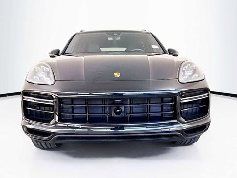 Used 2023 Porsche Cayenne Turbo S image 6