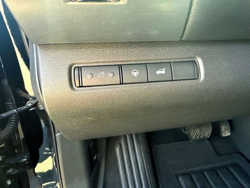Used 2025 Nissan Pathfinder SL AWD/4WD image 28