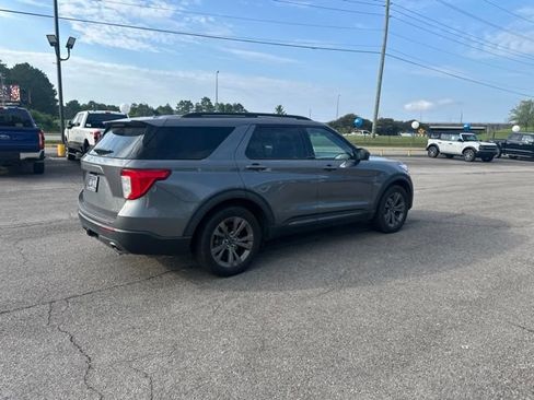 Used 2021 Ford Explorer XLT w/ Equipment Group 202A AWD/4WD image 13