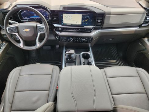 Used 2024 Chevrolet Silverado 1500 LTZ w/ Z71 Off-Road Package AWD/4WD image 8