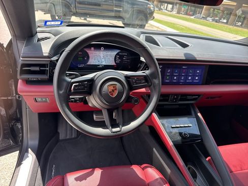 Used 2025 Porsche Macan 4S Electric AWD/4WD image 19