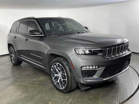 Used 2023 Jeep Grand Cherokee Summit image 3