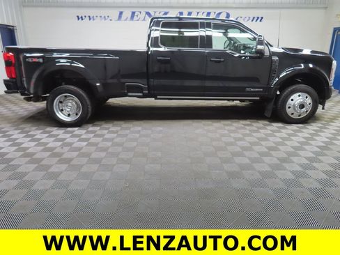 Used 2025 Ford F450 Platinum image 2